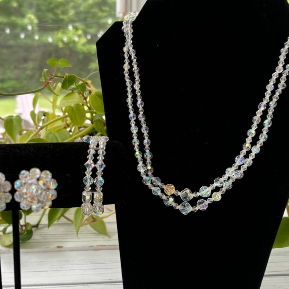 Vintage Aurora Borealis Crystal Jewelry Set (Necklace, Bracelet, Earrings) - Picture 7 of 13